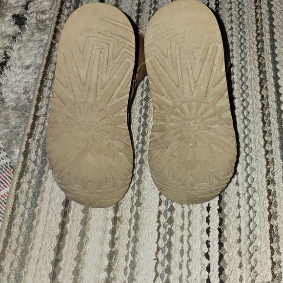 UGG Classic Short Chestnut Leather Shearling Lined Boots 6 PRE-OWNED - Picture 4 of 4